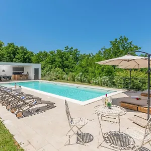 Villa Martincici With Large Pool, Grožnjan